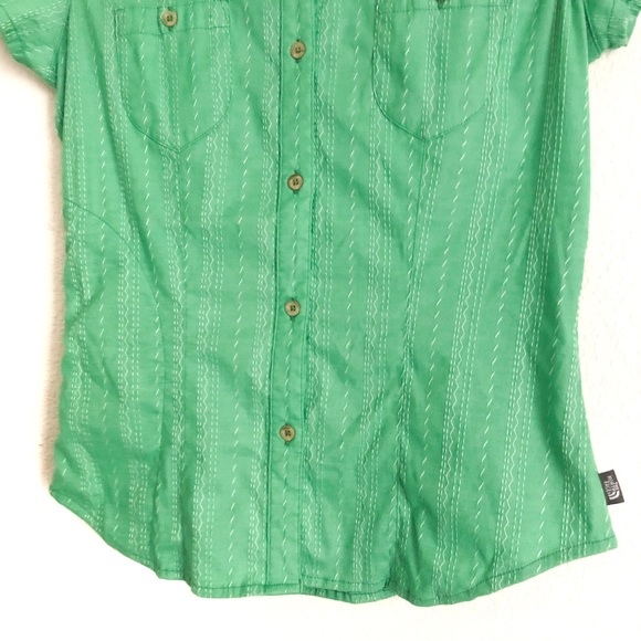 North Face Green Short Sleeve Button Up Shirt - Picture 4 of 13